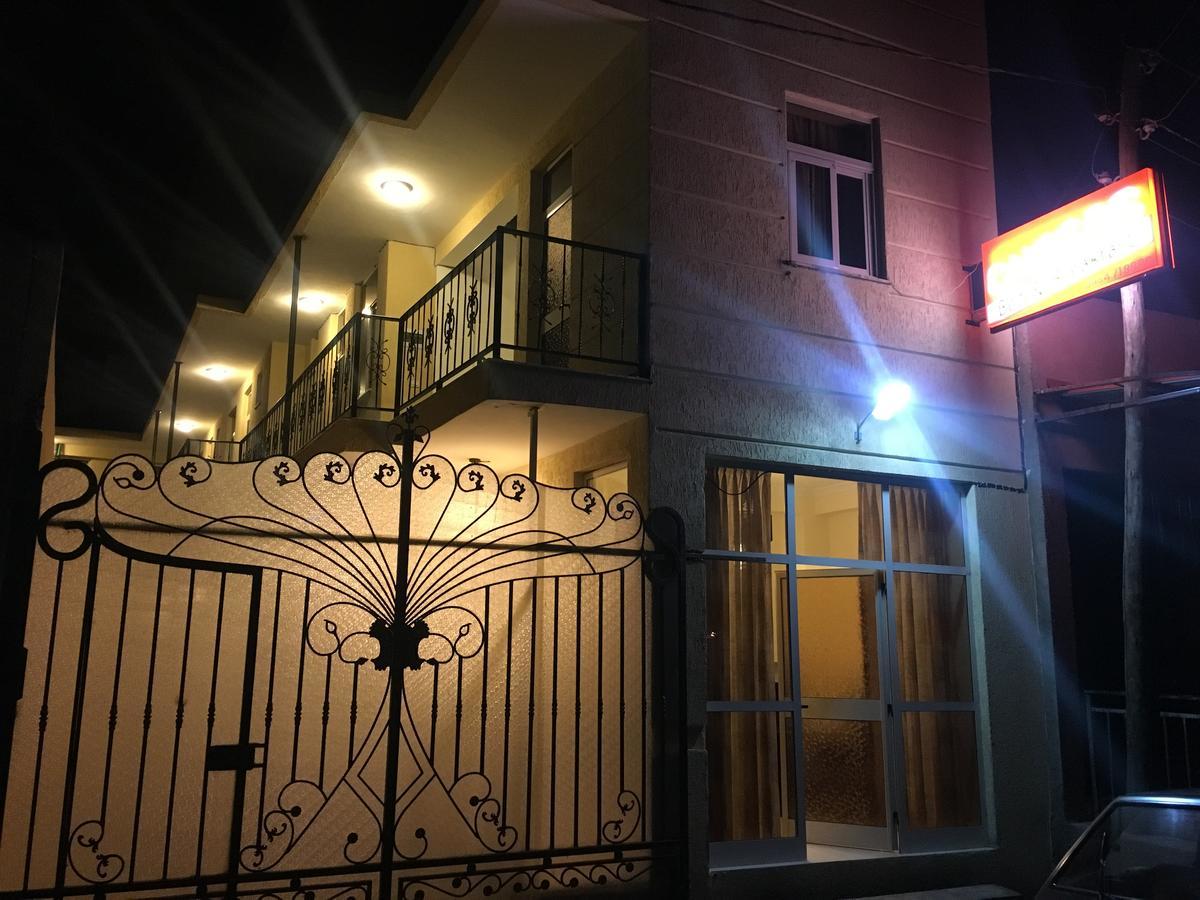 Cheers Bed & Breakfast Addis Ababa Exterior foto